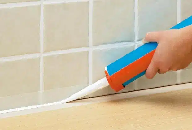Découvrez comment enlever le silicone des mains en quelques minutes