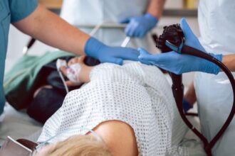 Première coloscopie, comment se préparer et ce qu'on y cherche