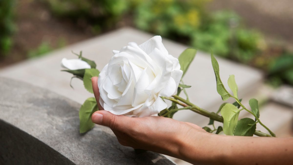 Choisir le bon soliflore pour columbarium : allier esthétique et fonctionnalité