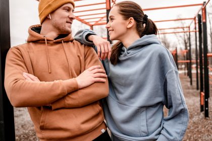 Couple look : coordonner ses tenues à deux sans se déguiser