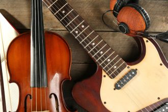 Instruments électriques vs acoustiques : quel choix pour votre style de musique ?